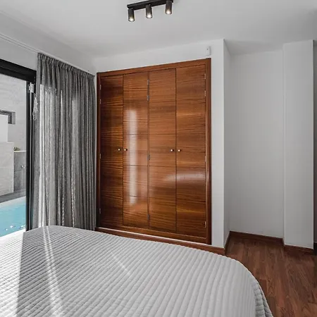 Laurel With Heated Pool וילה *